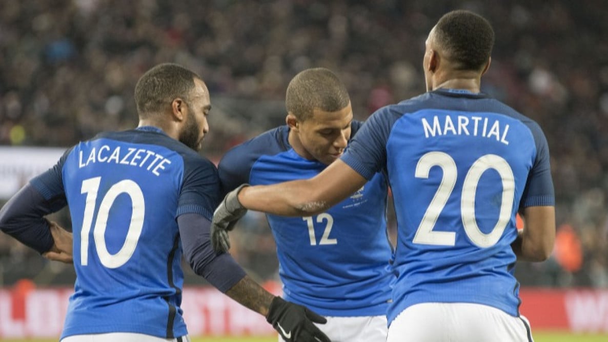 نجم نيوم يتألق في الأضواء الفرنسية بعد انتصار باريس سان جيرمان القاتل