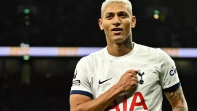 هدف استثنائي لريتشارليسون: تألقه في ديربي شمال لندن ضد آرسنال