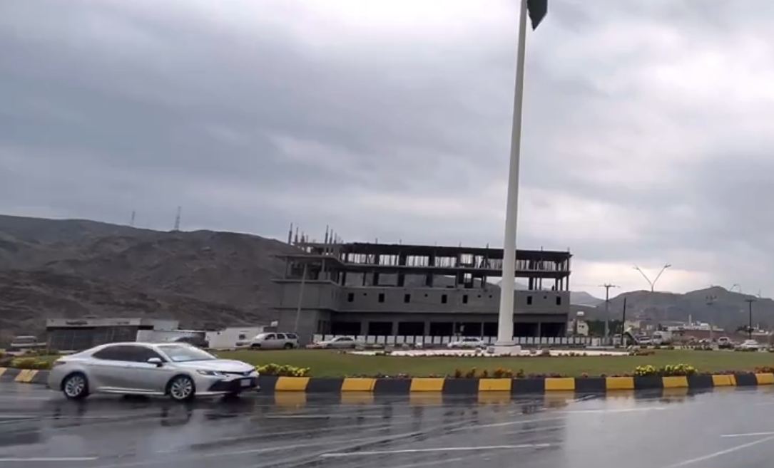 هطول أمطار الخير يعيد الحياة للطبيعة في الباحة