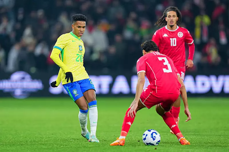 وديع بن صالح: نجم تونس يتألق أمام البرازيل في اختبار الكفاءة