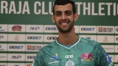 يوسف بلعمري يتجاهل تجديد عقده مع الرجاء المغربي ويخطط لأهداف الأهلي