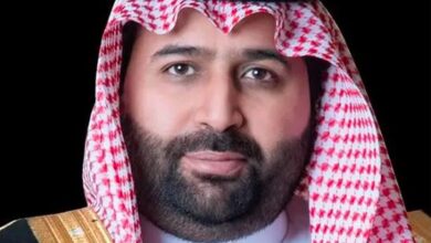 أمير جازان يقدّم تعازيه لمحافظ العارضة في وفاة عمه