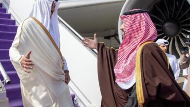 أمير قطر يزور الرياض ويجتمع بولي العهد لتعزيز العلاقات الثنائية