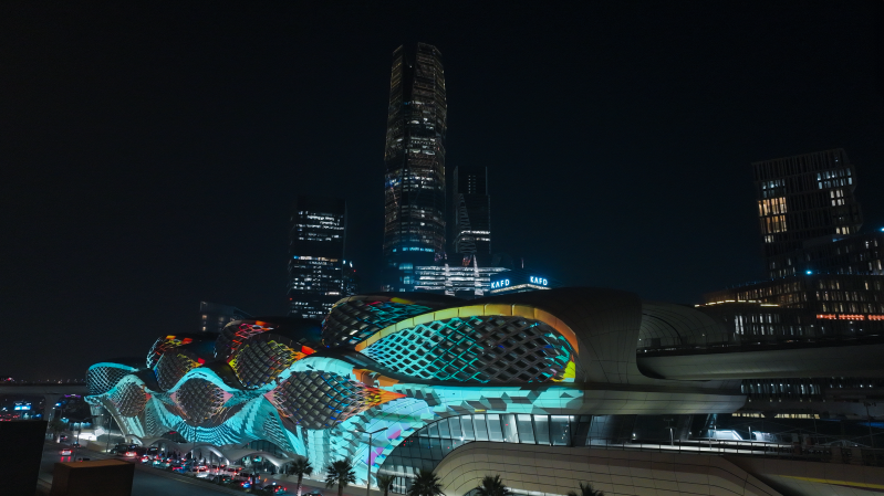 احتفال نور الرياض: تجربة ضوئية فريدة في محطات القطار