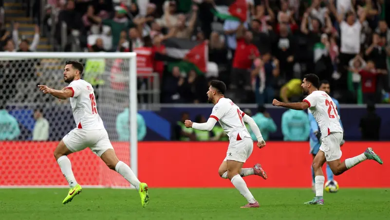 الأردن يتفوق على الإمارات ويعتلي قمة المجموعة الثالثة في كأس العرب