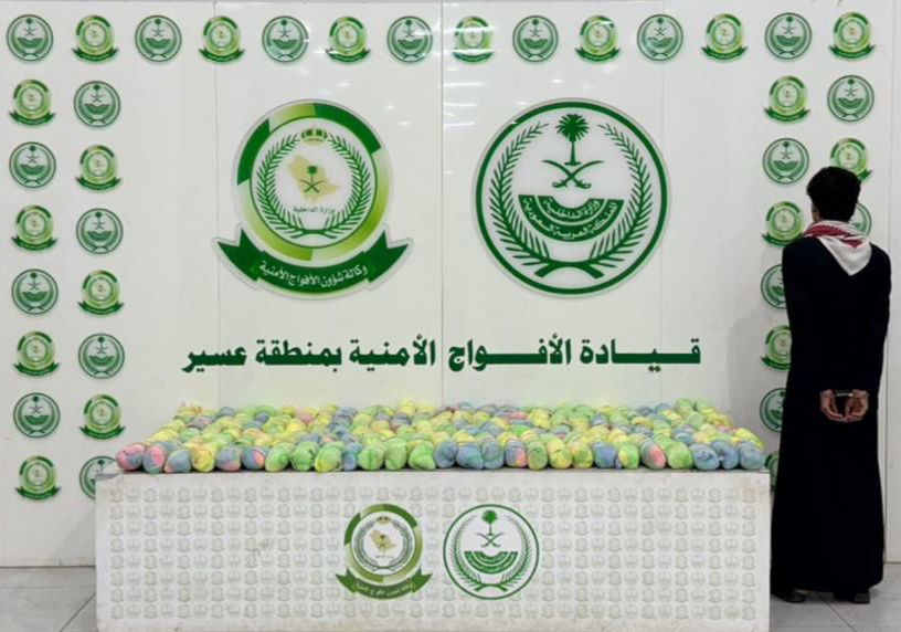 الإجراءات الأمنية في عسير ضد ترويج المخدرات: القبض على مُروّج قات بوزن 31 كيلو