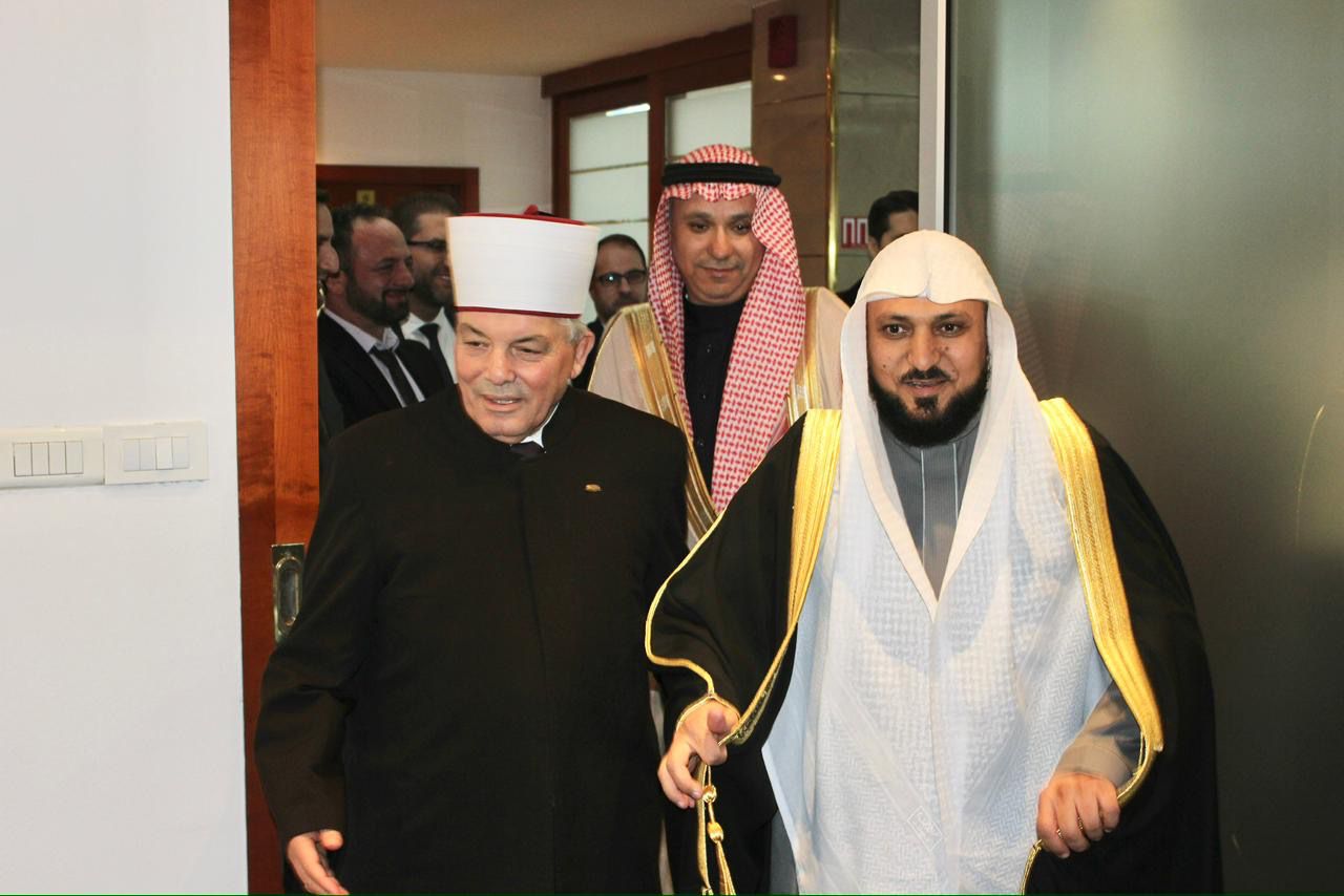 المعيقلي يتوجه إلى مقدونيا الشمالية في زيارة تاريخية ضمن برنامج أئمة الحرمين الشريفين