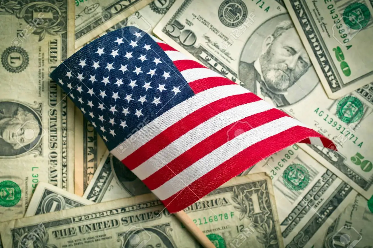 تحليل تأثير استقرار الدولار على السياسة النقدية للاحتياطي الاتحادي