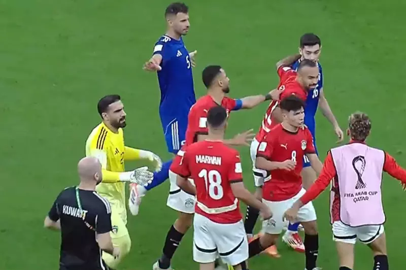 تصاعد مشاعر التوتر بين لاعبي مصر والكويت عقب التعادل في كأس العرب 2025