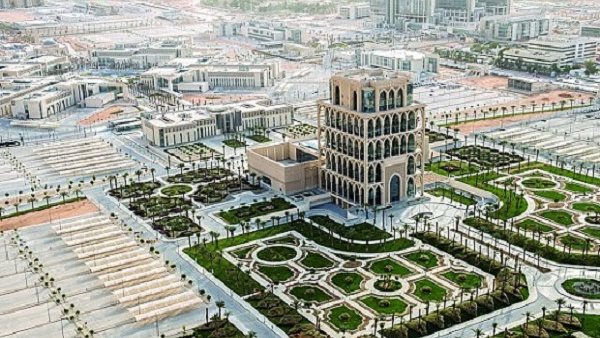 تعليق الدراسة الحضورية في جامعة الملك عبدالعزيز غدًا وأثره على التعليم