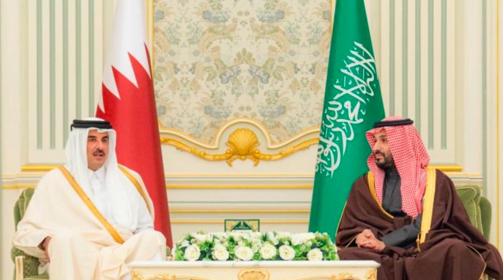 جلسة مباحثات استراتيجية بين ولي العهد وأمير قطر في قصر اليمامة