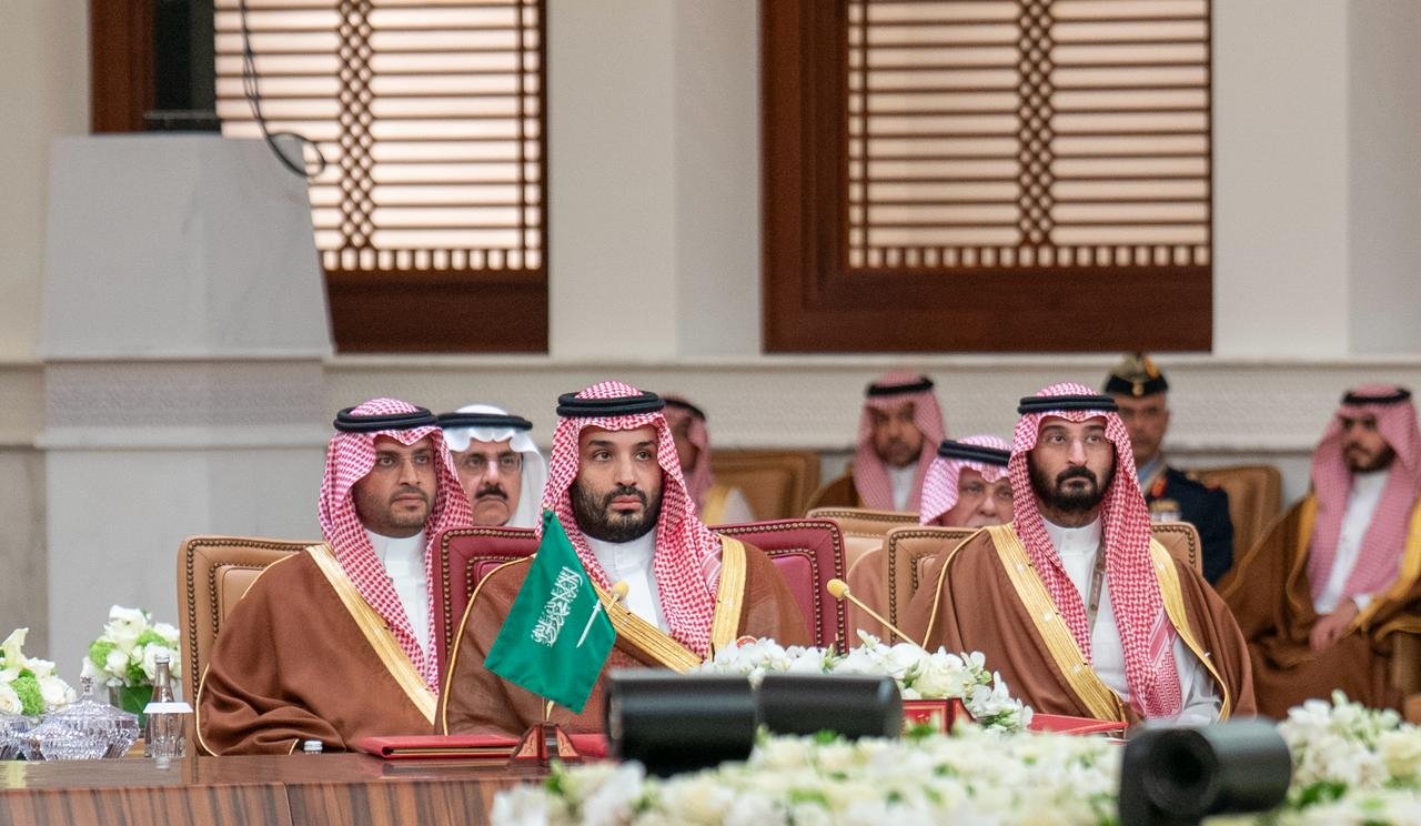 دور ولي العهد في تعزيز العلاقات الخليجية خلال القمة الـ 46