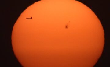 رصد التغيرات الفلكية الناتجة عن البقعة الشمسية العملاقة رقم 4294 في سماء المملكة