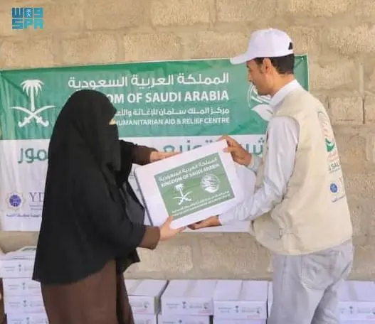 سلمان للإغاثة يقدم مساعدات غذائية في مأرب تشمل 1.900 كرتون تمر