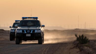 ضبط أربعة مقيمين بتهمة حيازة حطب محلي في الشرقية