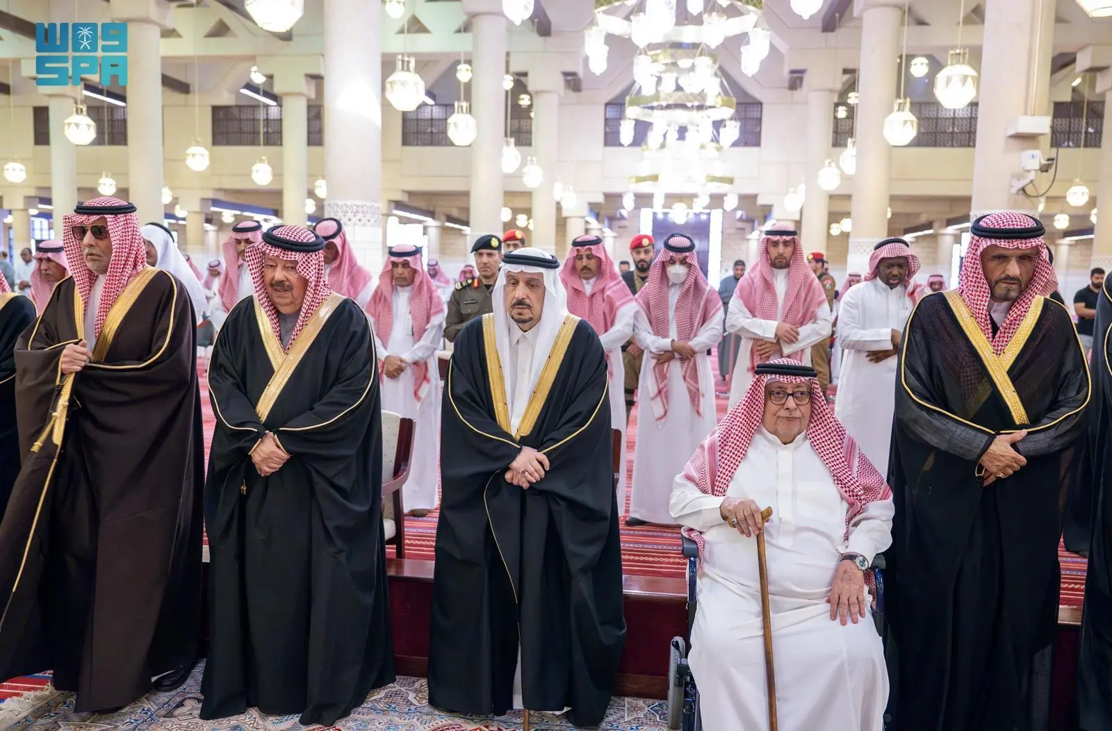 فيصل بن بندر يترأس صلاة الجنازة على عبدالله بن فهد آل سعود