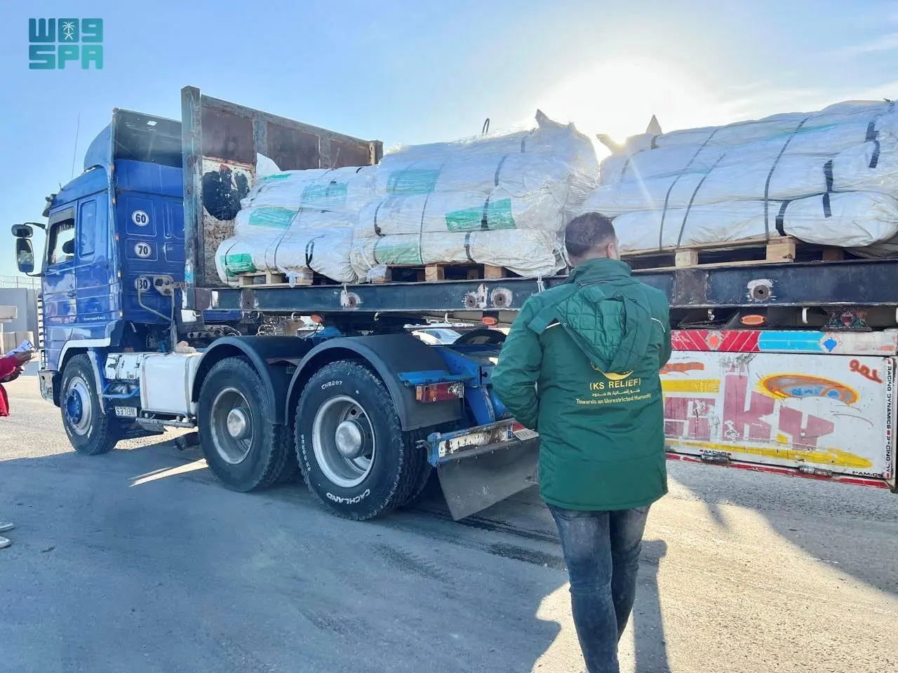 مساعدات إنسانية سعودية جديدة تتجه إلى قطاع غزة عبر منفذ رفح