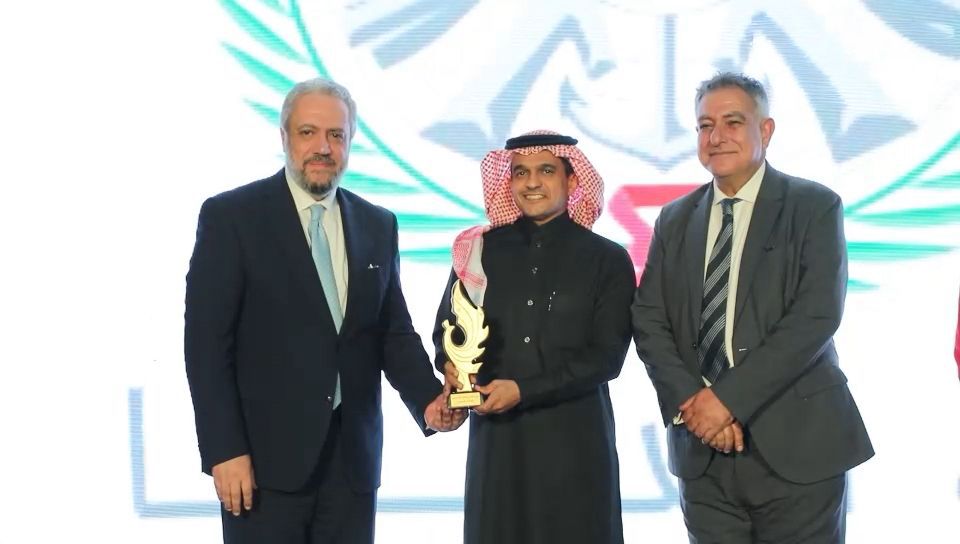 وزارة الدفاع تتصدر القمة العالمية ICON 2025 بجائزة التواصل الاستراتيجي المتميز