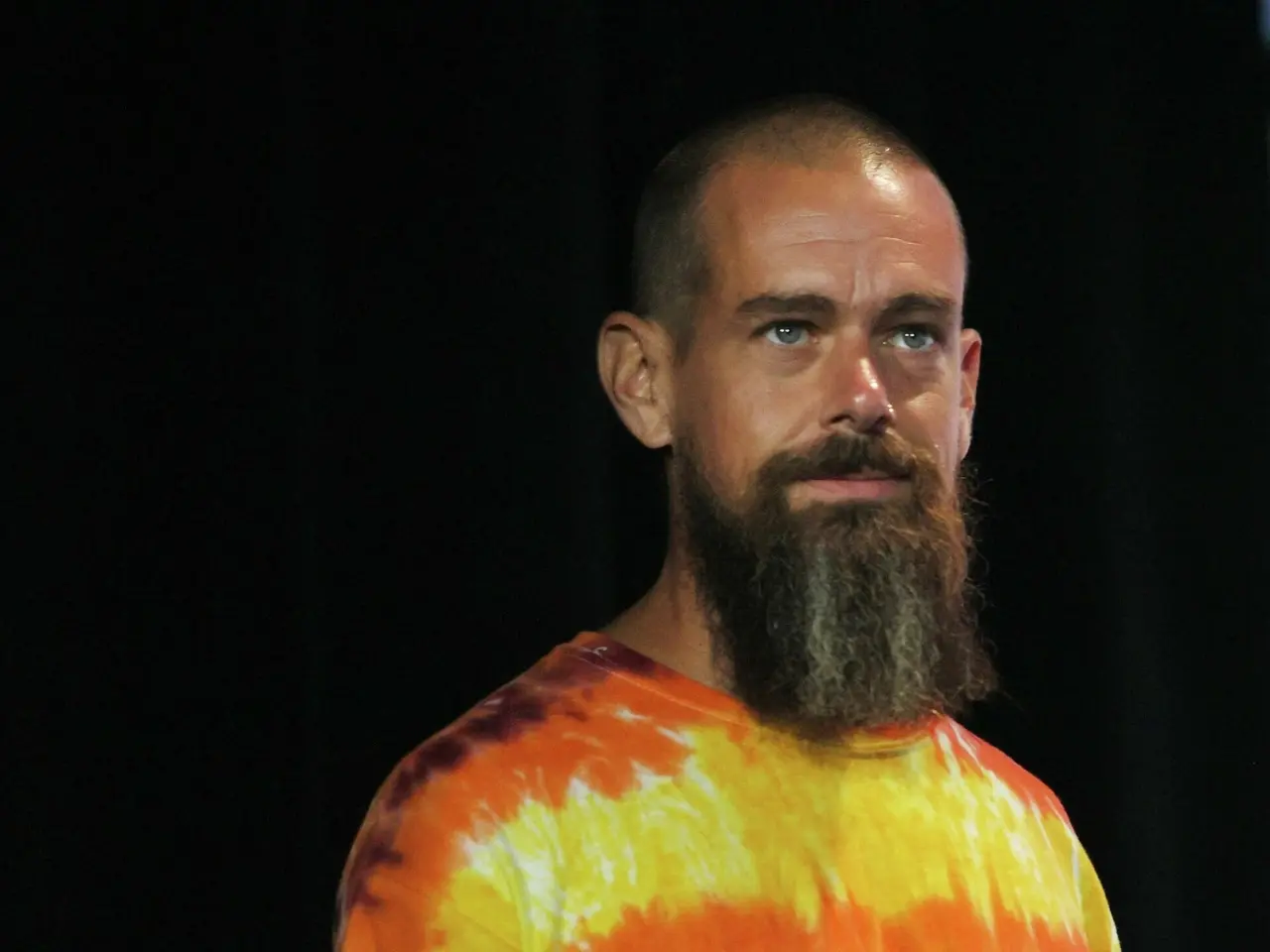 أسهم Block ترتفع بنسبة 24% عقب قرار تخفيض عدد الموظفين إلى النصف