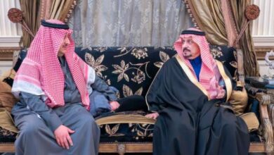 أمير الرياض يتقدم بتعازيه في وفاة محمد السويلم