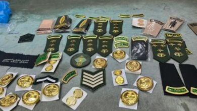 إغلاق أربعة متاجر مخالفة لأنظمة بيع وخياطة الملابس العسكرية في الرياض