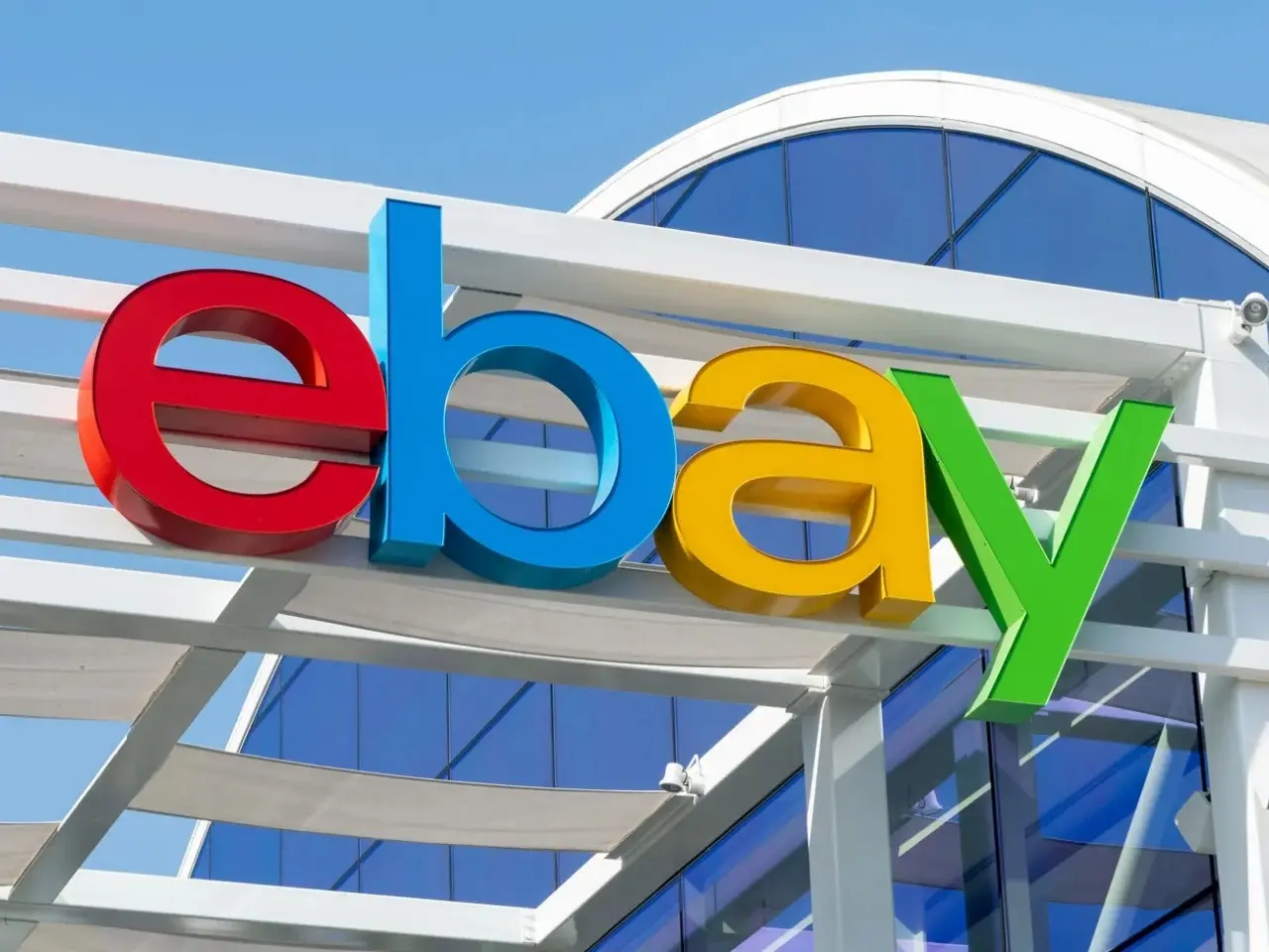 إيباي تخفض عدد موظفيها بمقدار 800 في إطار إعادة هيكلة استراتيجية شاملة