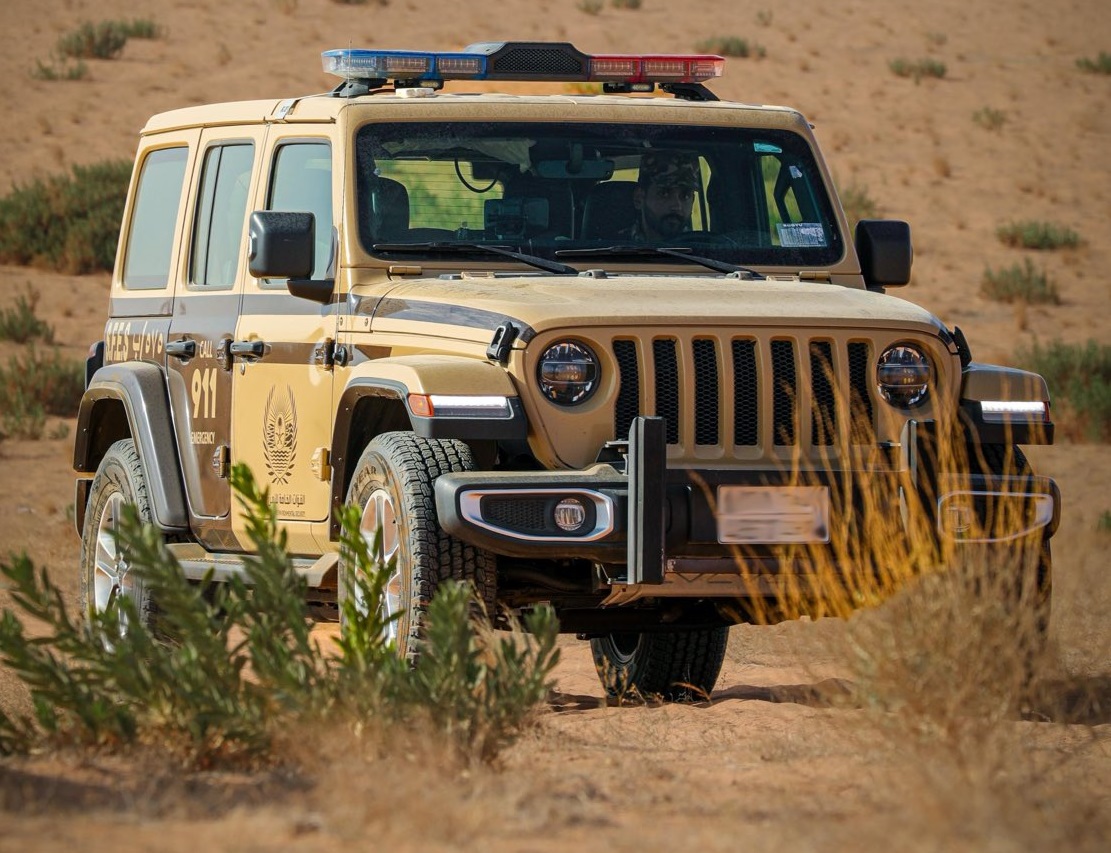 الجهات البيئية تضبط متسللاً أشعل النيران في محمية طويق الطبيعية