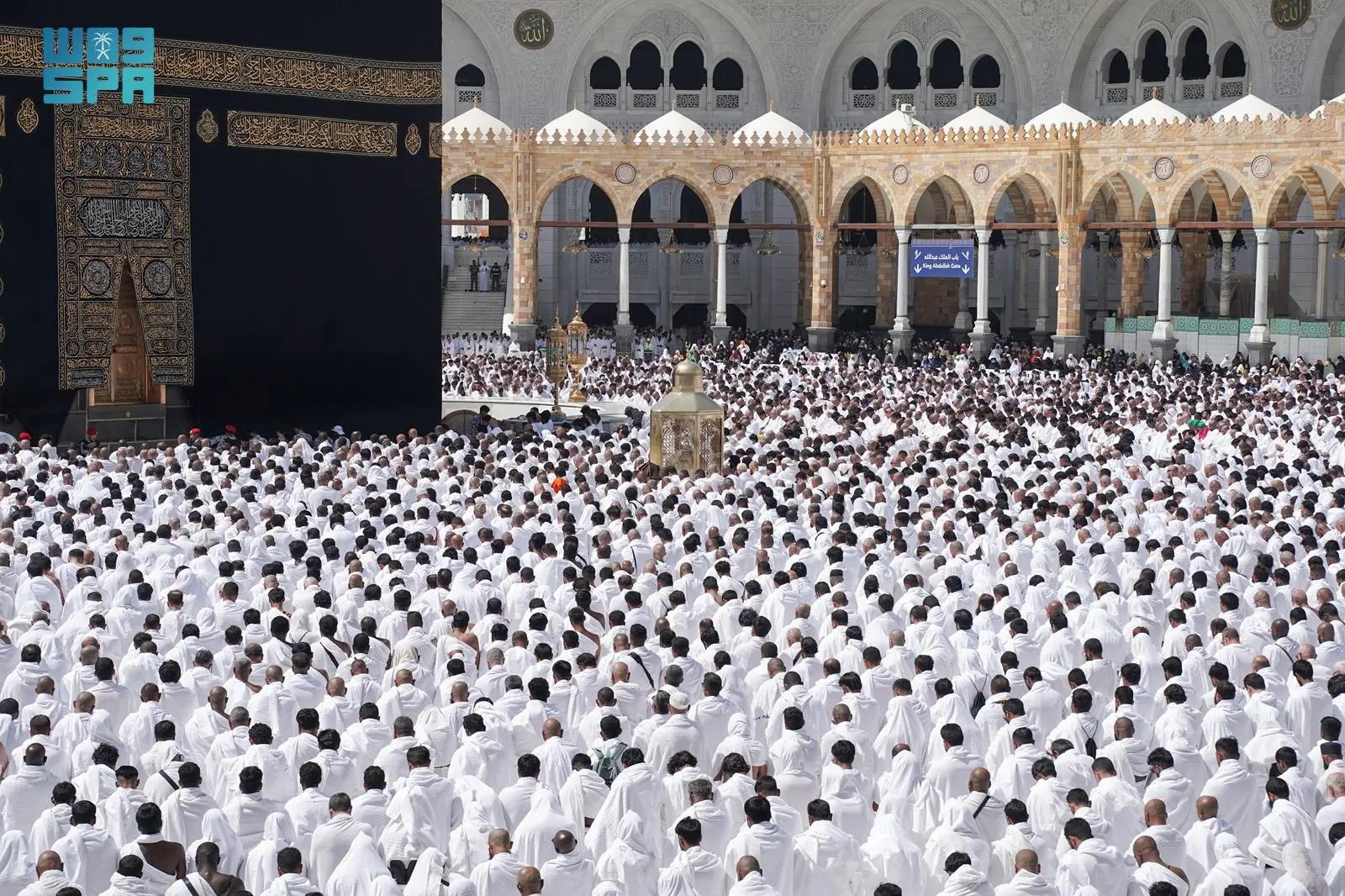 الجُمَع الأولى في رمضان بالمسجد الحرام: لحظات إيمانية تعكس السكينة وعظمة المكان