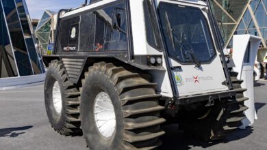 الدفاع المدني يكشف عن العربة البرمائية متعددة الاستخدامات خلال معرض الدفاع العالمي 2026