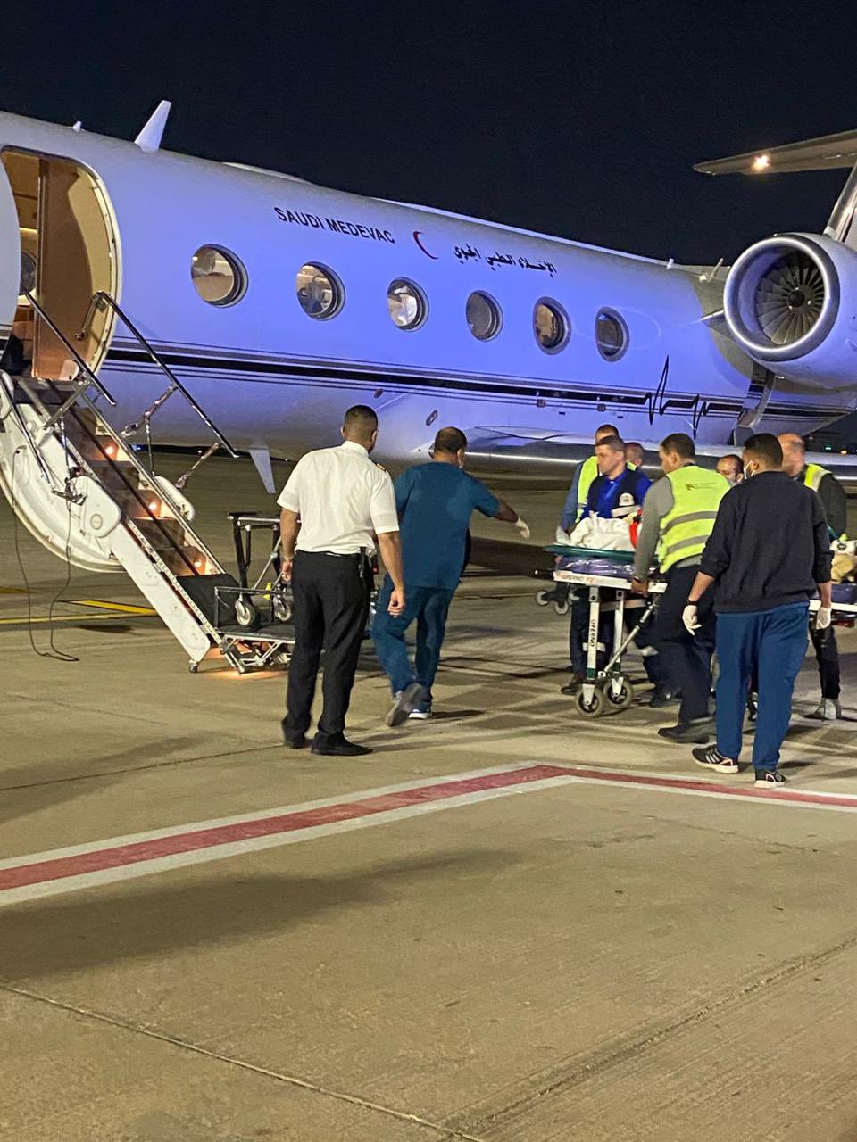 السفارة السعودية في مصر تنظم إخلاءً طبيًا لمواطنين في حالة حرجة إلى المملكة