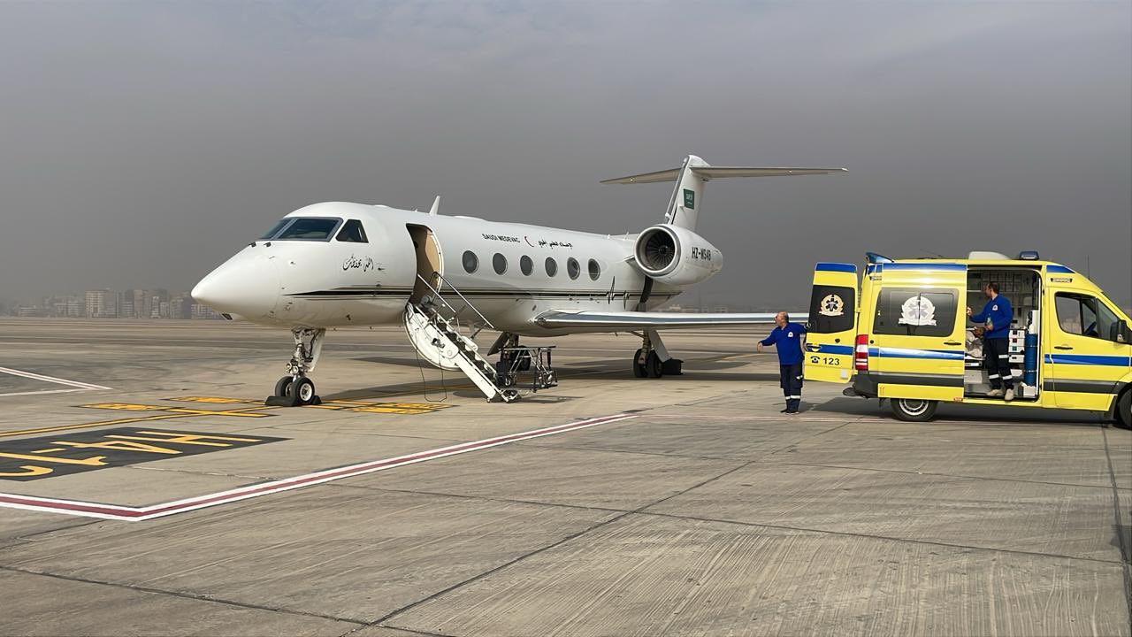 السفارة السعودية في مصر تُشرف على عملية إخلاء طبي لثلاثة مواطنين إلى المملكة