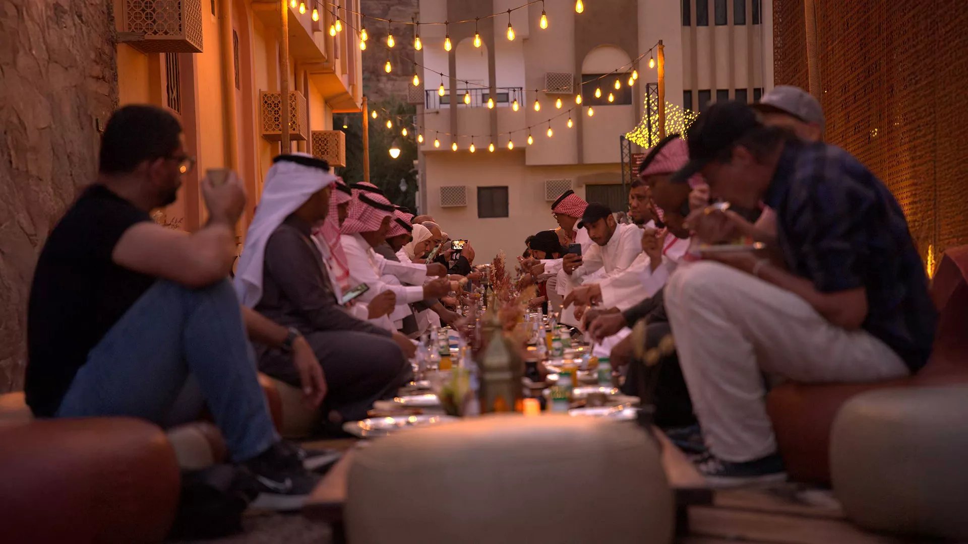 العُلا تطلق تجارب رمضانية فريدة تجمع بين التراث والفنون ورصد النجوم في معالمها التاريخية