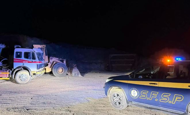 القبض على مخالفين لنظام البيئة بتبوك لاستغلالهما الرواسب الطبيعية