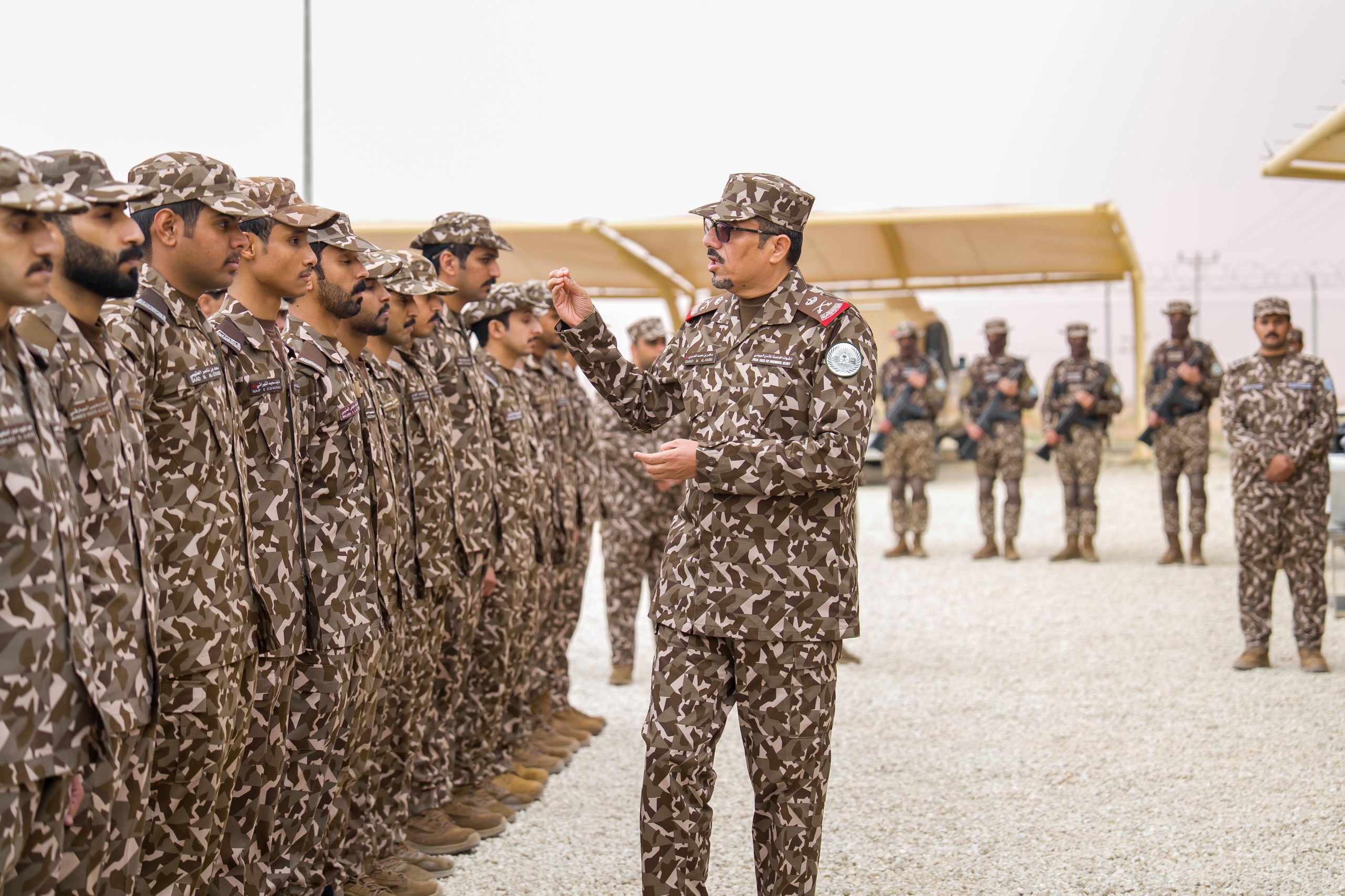 <p><strong>"اللواء ساهر الحربي يطلع على جاهزية المراكز الميدانية في محميتي الملك عبدالعزيز والملك خالد"</strong></p>