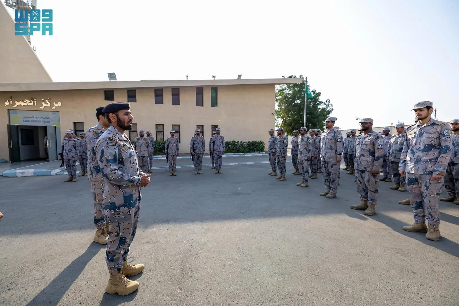 المدير العام لحرس الحدود يُجري جولة تفقدية على القطاعات والوحدات البرية والبحرية في مكة المكرمة