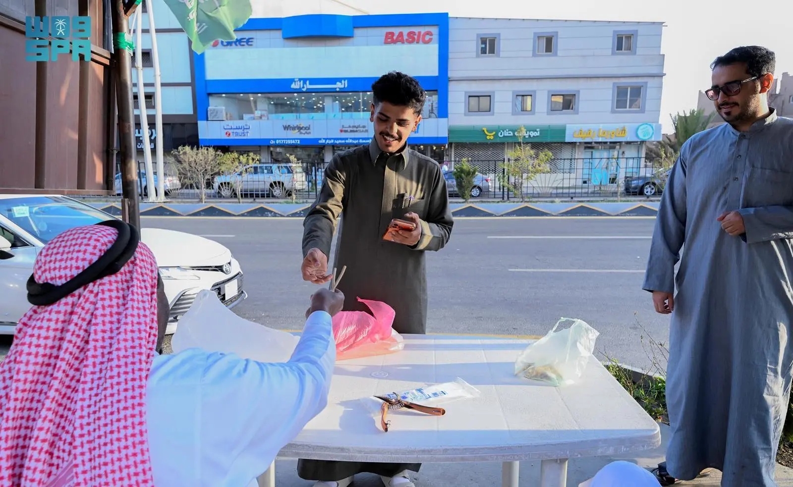 انتعاش ملحوظ لمتاجر السواك في الباحة خلال شهر رمضان