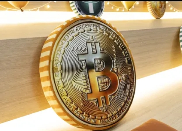 بتكوين تنخفض تحت مستوى 64 ألف دولار إثر التوترات الأمريكية-الإيرانية