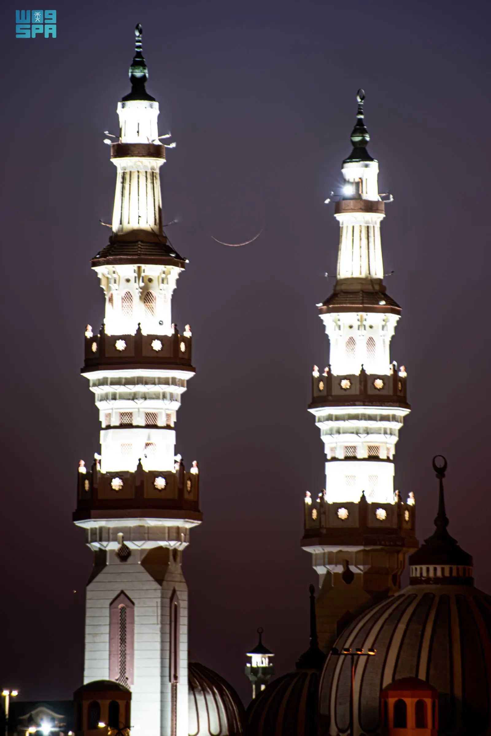 <p><strong>تألق الزهرة مع هلال رمضان في سماء المملكة</strong></p>
