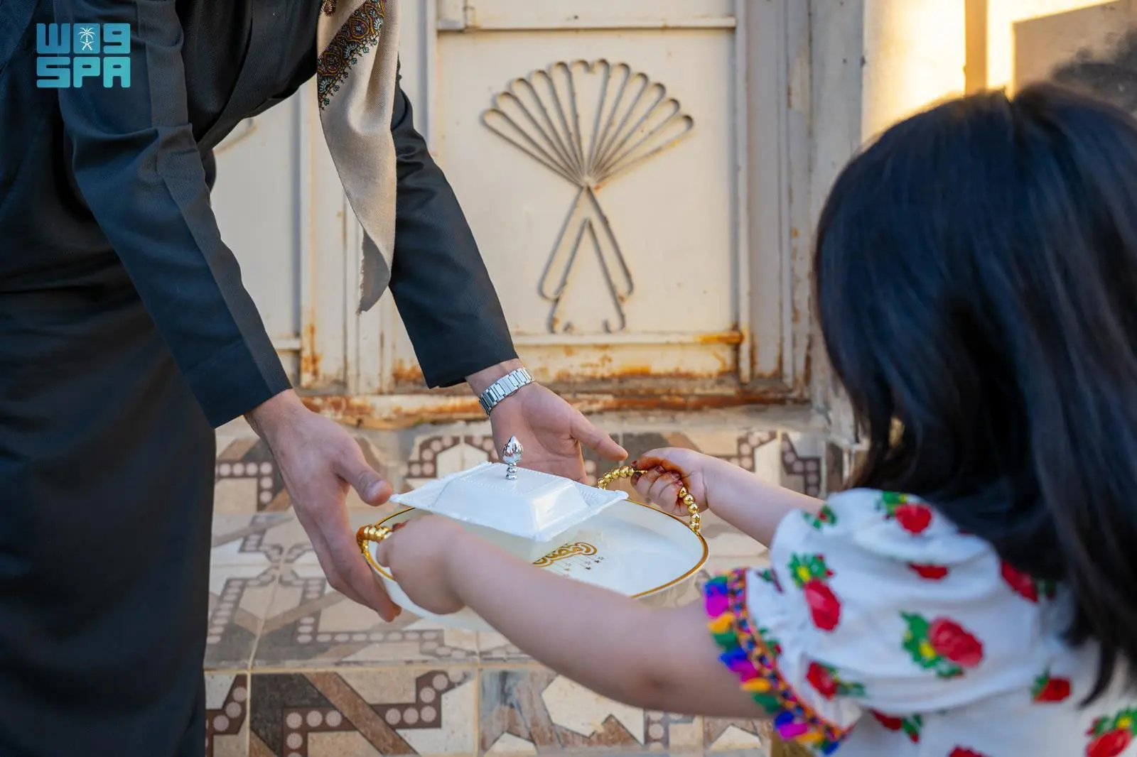 تبادل وجبات الإفطار: رمز التكافل الاجتماعي خلال شهر رمضان في المنطقة الشمالية