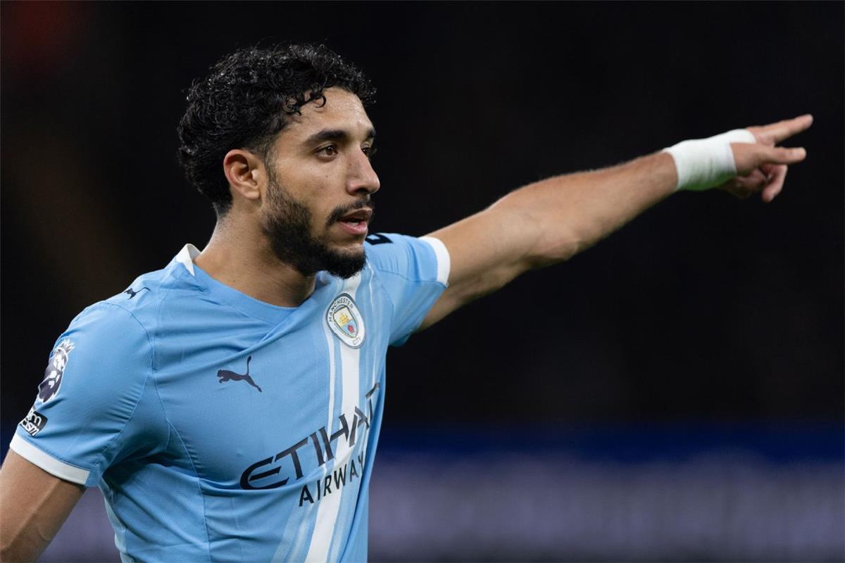 تحليلات حصرية تكشف أسباب بقاء عمر مرموش في مانشستر سيتي وتطلعات انضمامه المحتملة إلى برشلونة