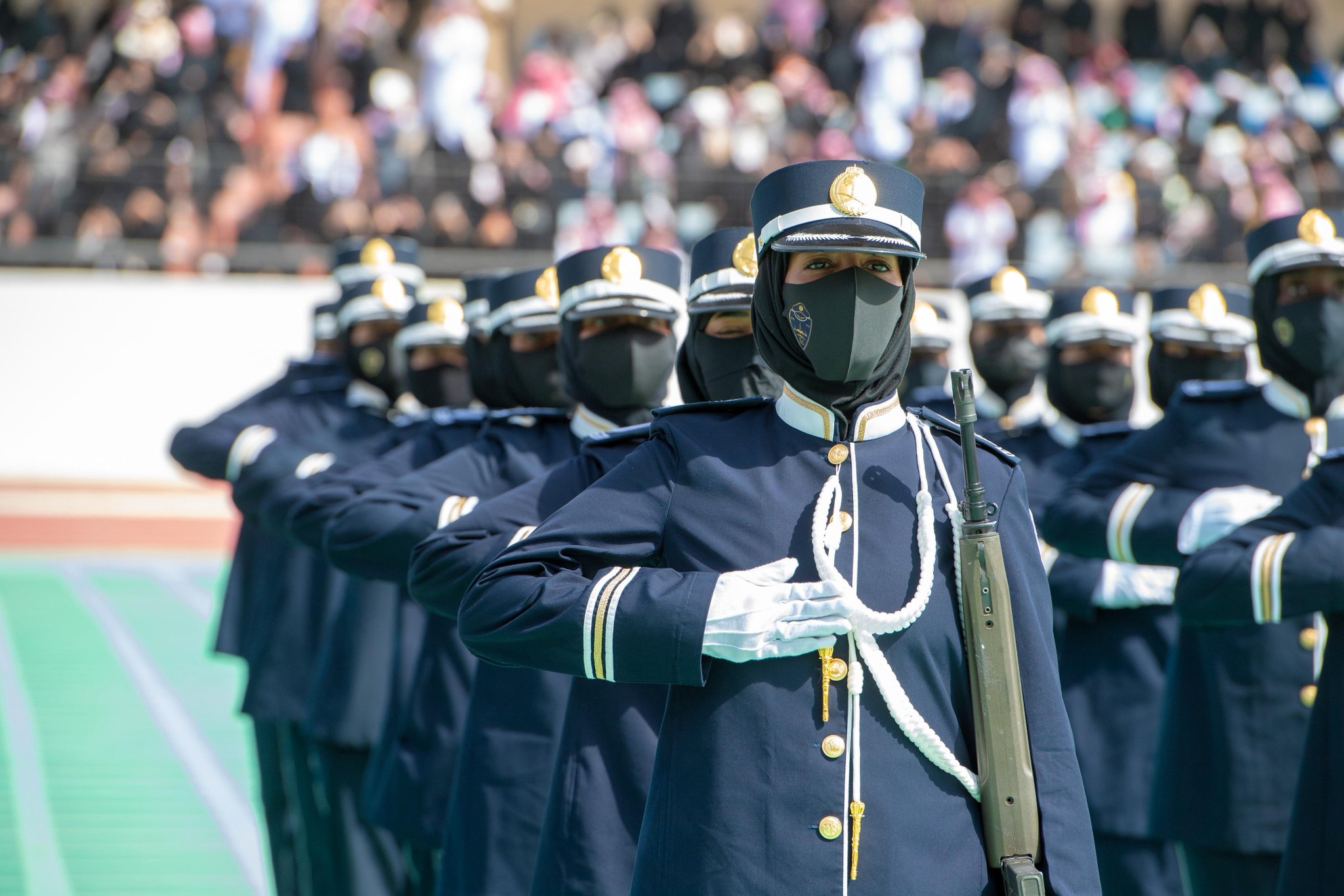 تخريج 755 خريجة من الدفعة السابعة لبرنامج الفرد الأساسي في كلية الملك فهد الأمنية