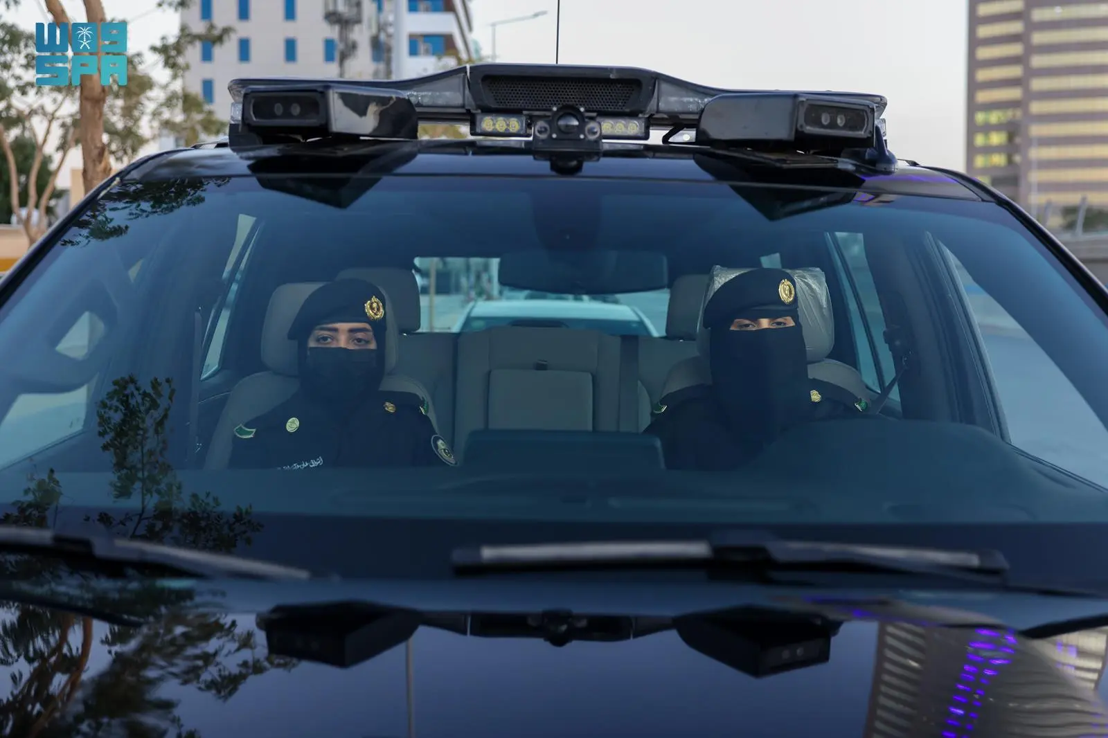 تمكين المرأة السعودية في وزارة الداخلية: تميز واحترافية في المهام الميدانية والتخصصية