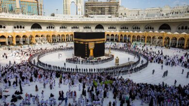 حدث فلكي استثنائي: القمر يتعامد على الكعبة للمرة الأولى في عام 2026