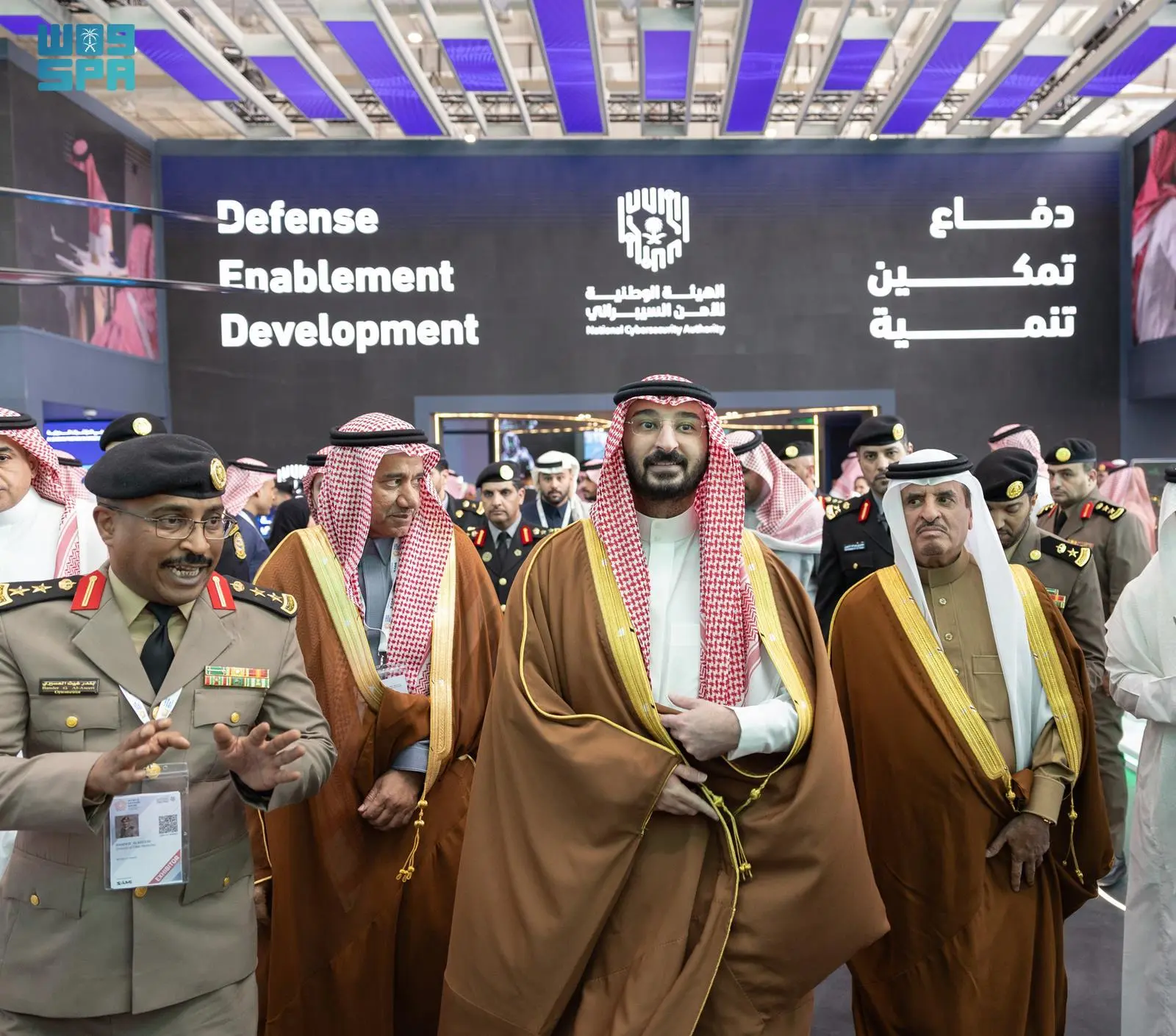 زيارة وزير الحرس الوطني لجناح الوزارة في معرض الدفاع العالمي 2026