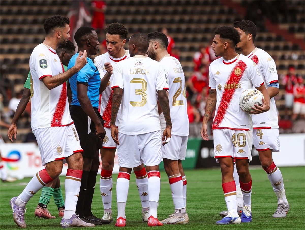 طاقم تحكيم مصري يقود ديربي الوداد وأولمبيك آسفي في كأس الكونفدرالية