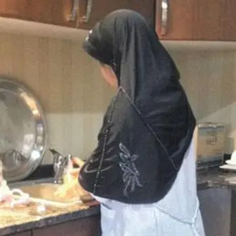 محامٍ يحذر من مخاطر تأجير العمالة المنزلية: عقوبات تصل إلى 15 سنة سجناً