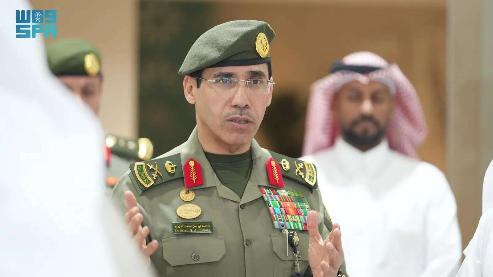 مدير عام الجوازات يقوم بجولة تفقدية لمتابعة سير العمل في جوازات ميناء جدة الإسلامي