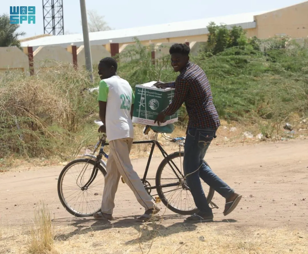 مركز الملك سلمان للإغاثة يوزع 340 سلة غذائية في الجزيرة السودانية بجهود إنسانية متميزة