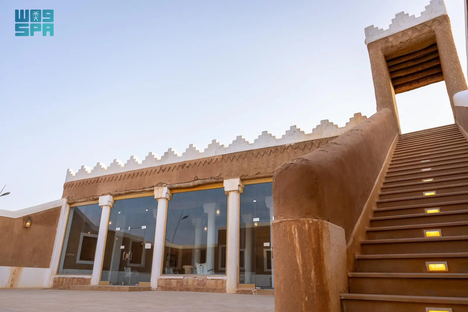 مشروع الأمير محمد بن سلمان: تطوير مسجد عقلة الصقور بالقصيم بتصميم نجدي حديث