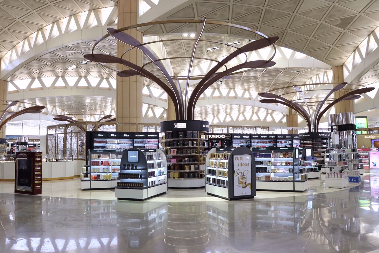 <p><strong>مطار الملك خالد الدولي: تحقق من حالة الرحلات قبل التوجه إلى المطار لضمان تجربة سفر سلسة</strong></p>